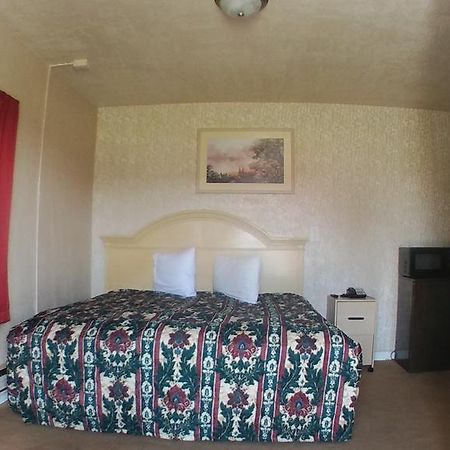 Colonial Motel マーシャルタウン エクステリア 写真